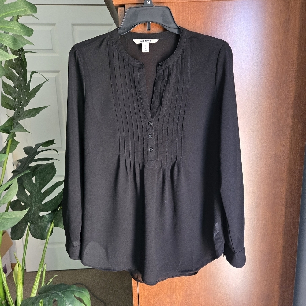 Old Navy Black Women's Sheer Blouse